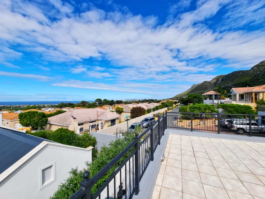 5 Bedroom Property for Sale in Chanteclair Western Cape